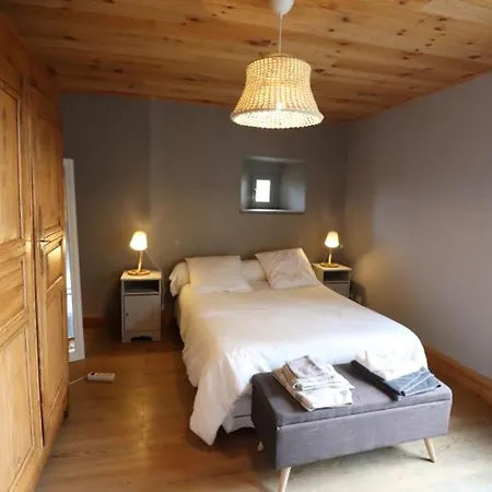 Maison De Caractere Avec Piscine Chauffee, 6 Chambres, Proche Activites Nature Et Stations De - Fr-1-742-249